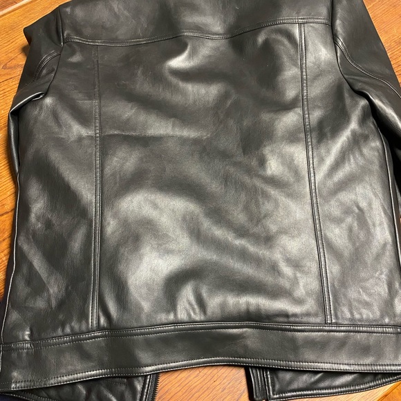 Leather jacket - Picture 3 of 6